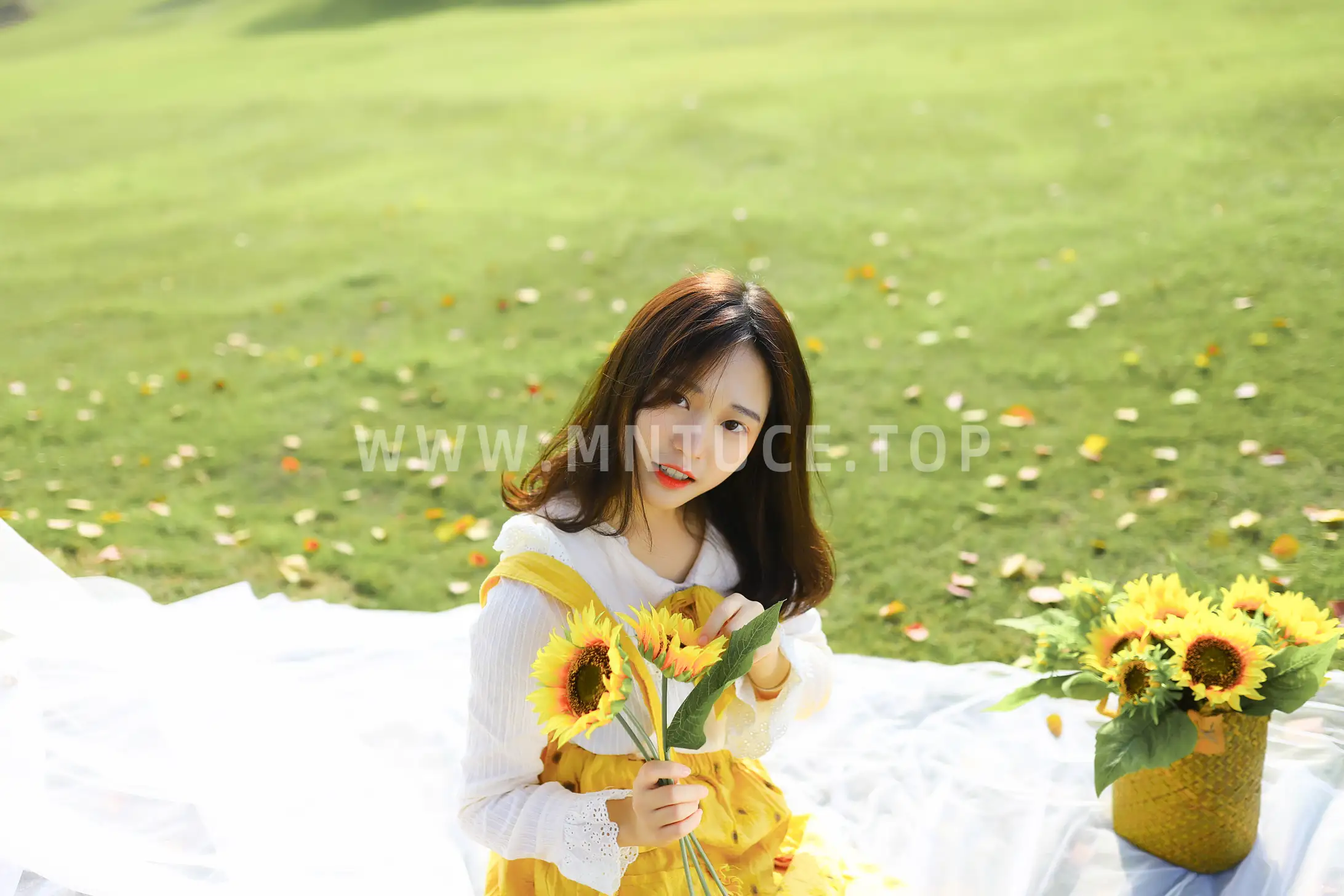 [YITUYU] 2022.08.27 Vol.1804 – Born towards the sun flourishing#[23P]-18